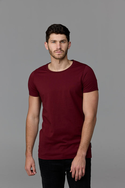 Man in burgundy crew neck t-shirt - SOW_ECOM_WEB_177