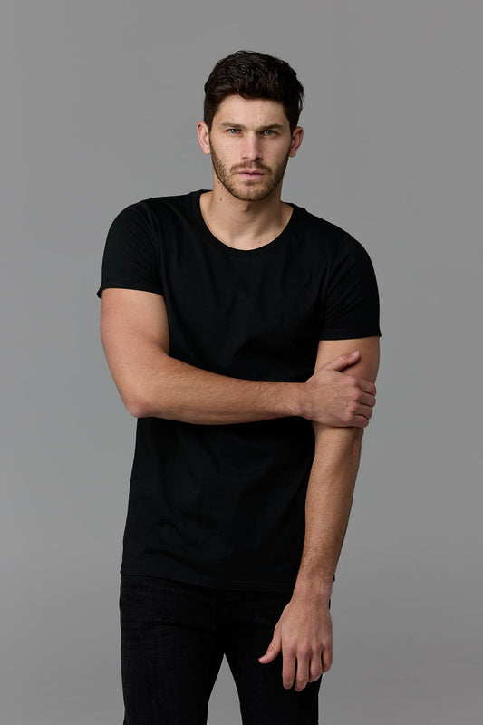 Man in black t-shirt - SOW ECOM WEB 212