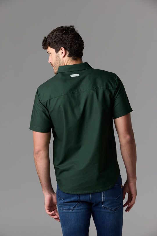 Man in green short-sleeve shirt - SOW_2_ECOM_WEB_121