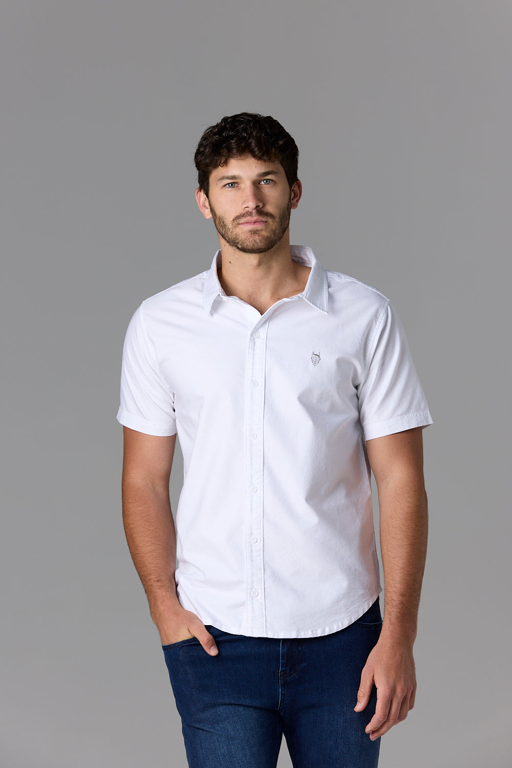 Man in white shirt - SOW_2_ECOM_WEB_128