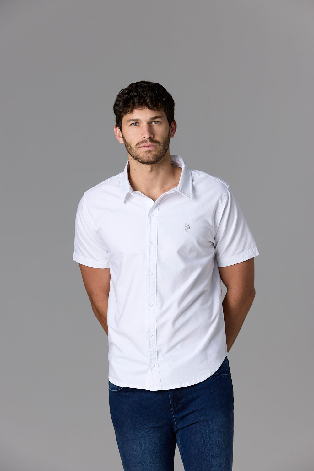 Man in white button-up shirt - SOW_2_ECOM_WEB_131