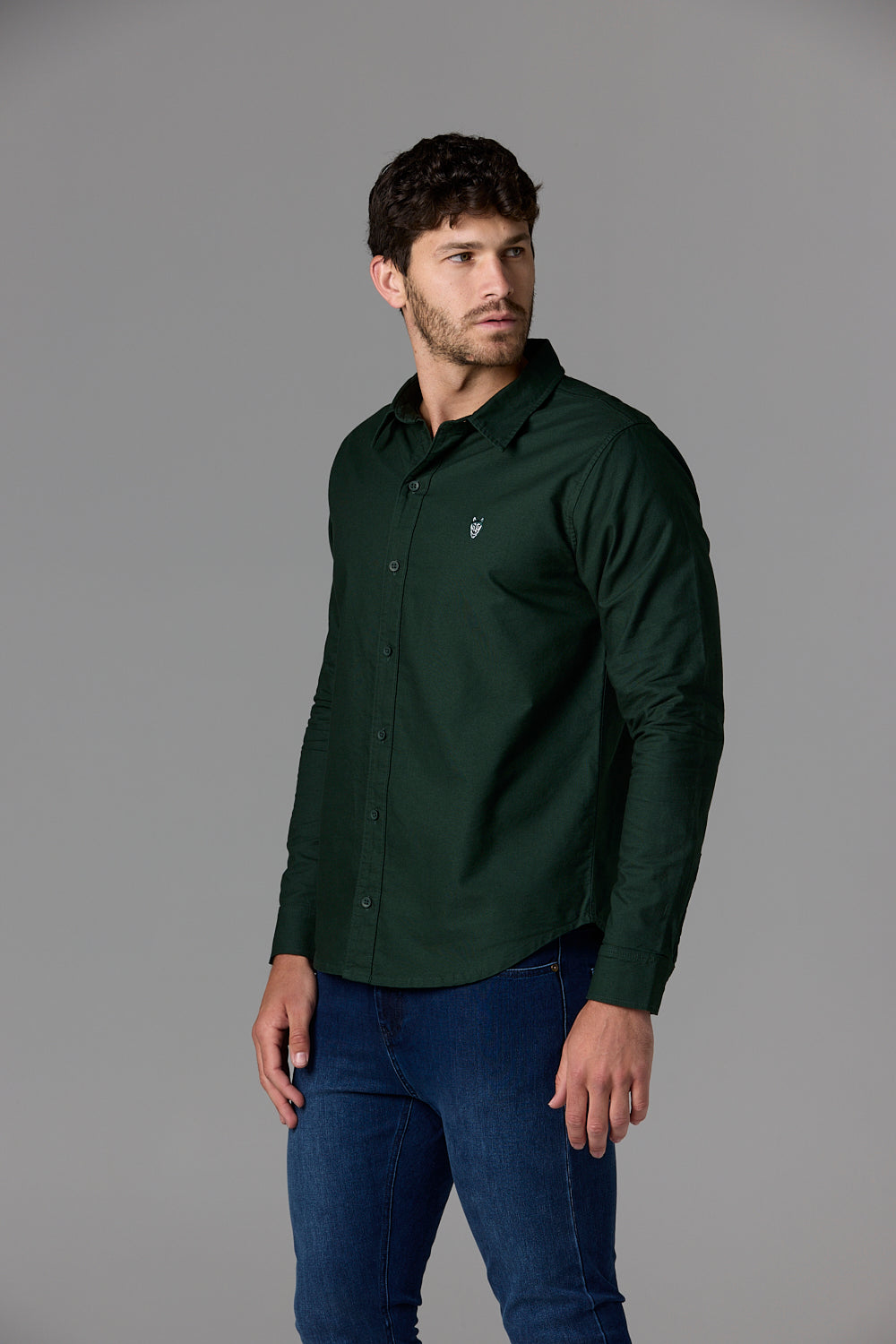 Man in green shirt and jeans - SOW_2_ECOM_WEB_181