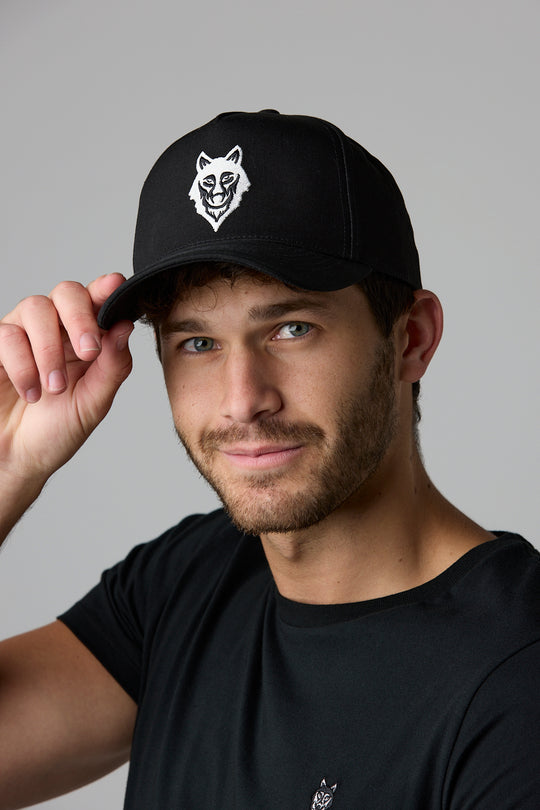 SOW ECOM black cap with wolf logo on man