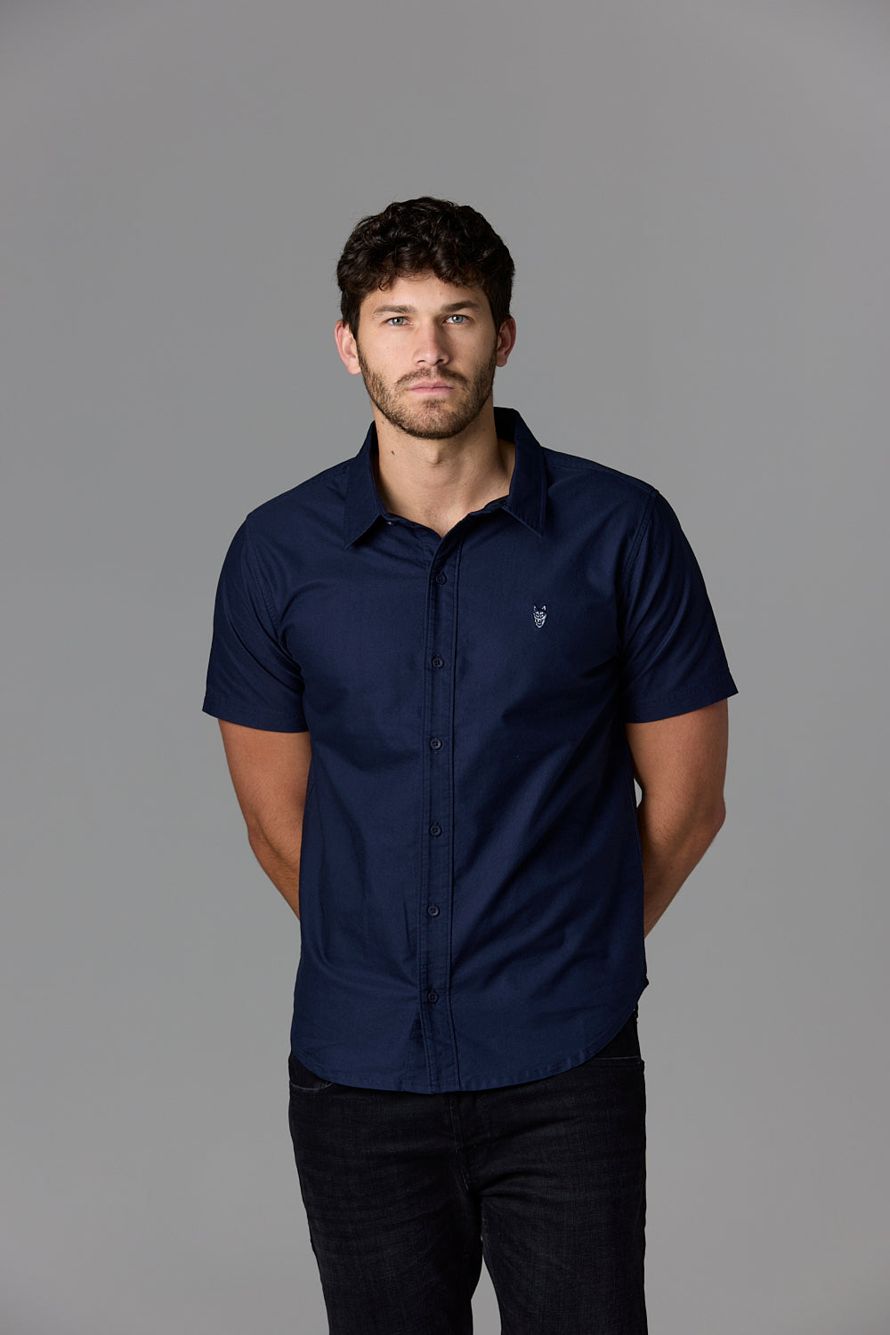 Man in navy short sleeve shirt - SOW 2 ECOM WEB 35
