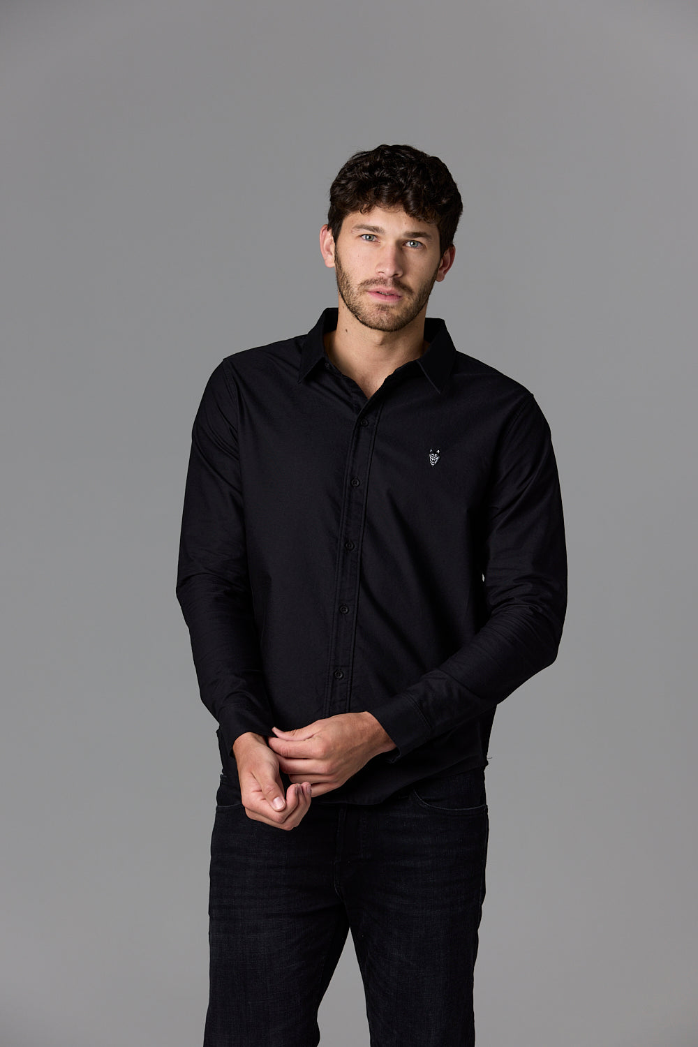 Man in black shirt - SOW_2_ECOM_WEB_69