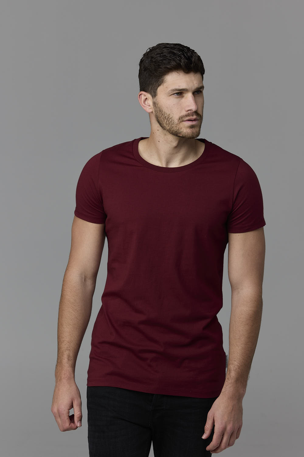 SOW ECOM - Man in burgundy t-shirt