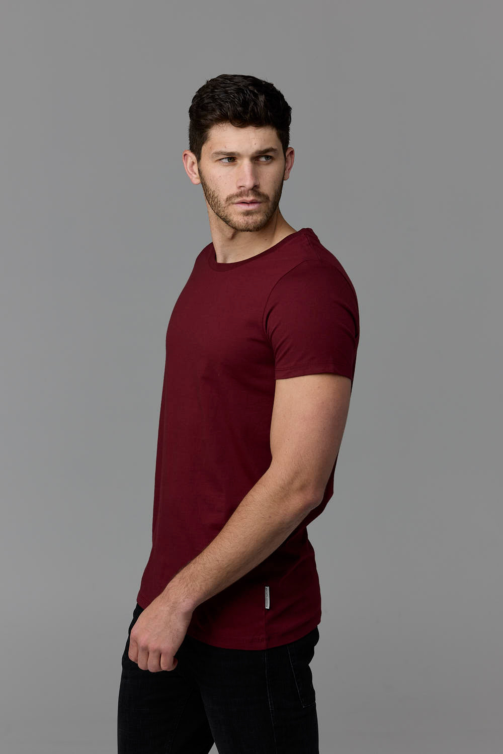 SOW ECOM - Man in burgundy t-shirt