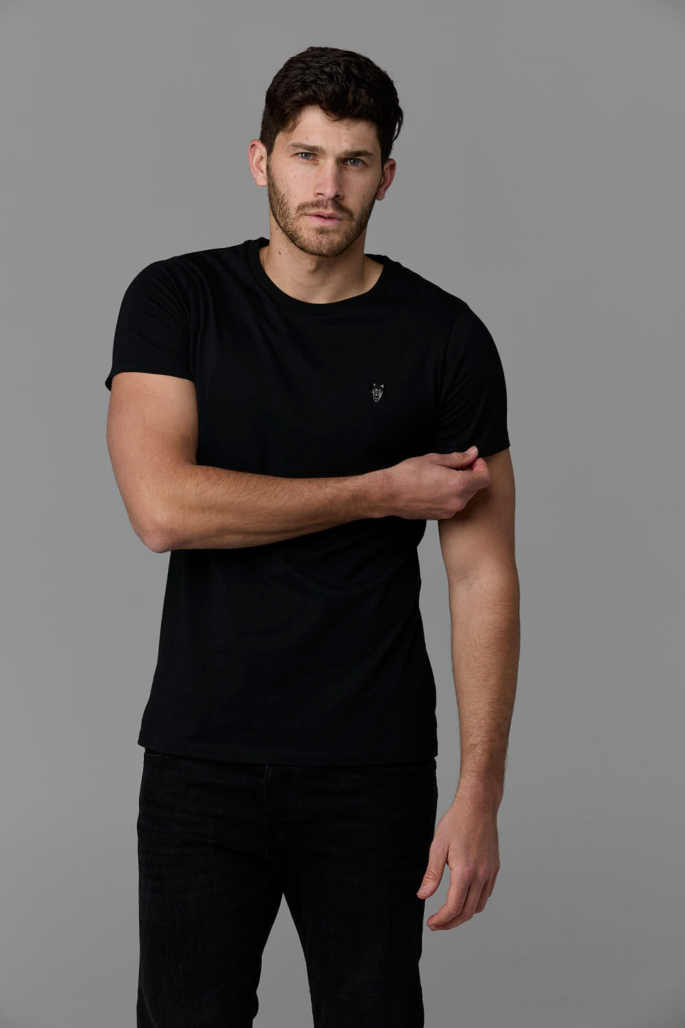 Man in black t-shirt, SOW ECOM WEB 362