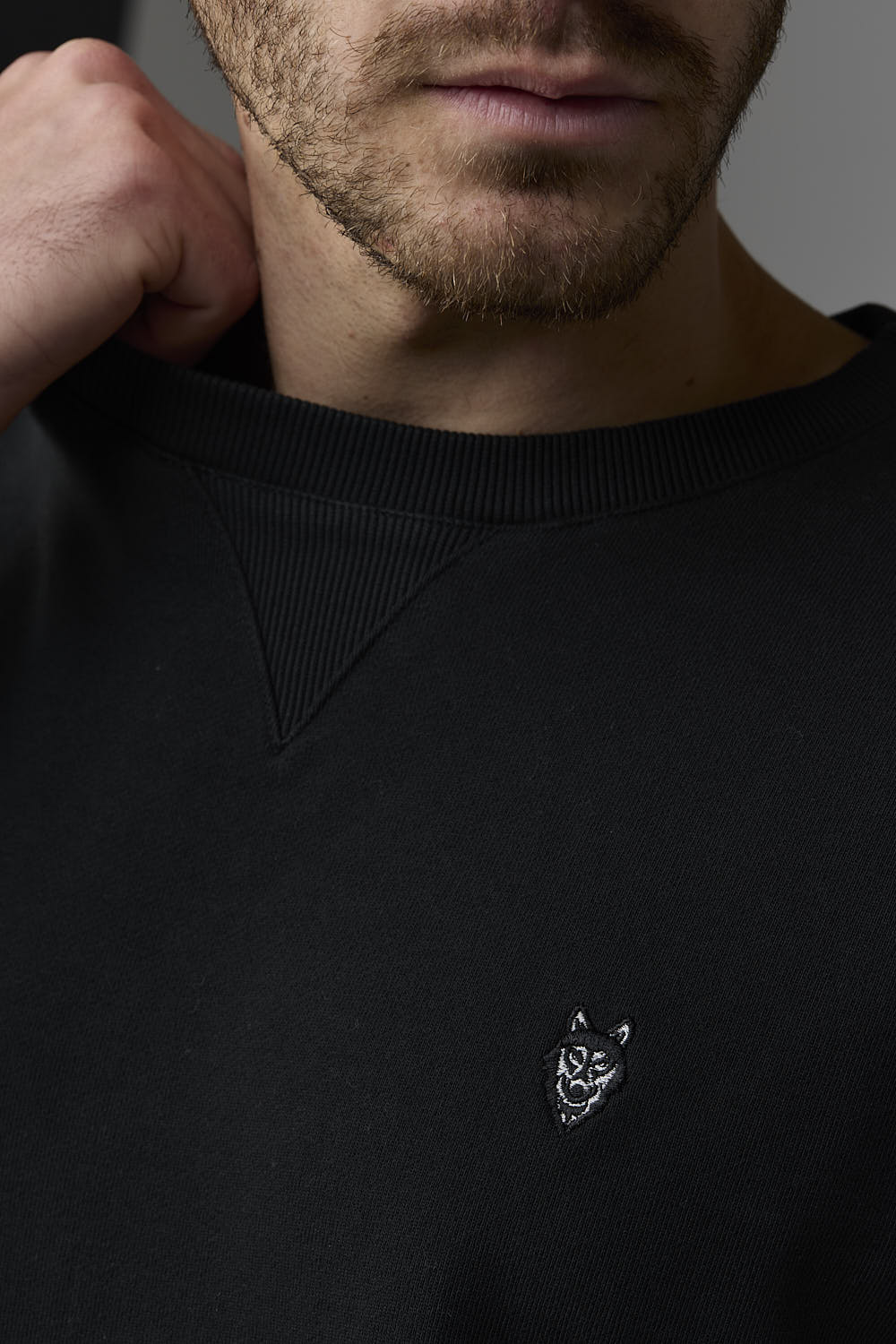SOW ECOM Black Crewneck Sweatshirt with Embroidered Logo