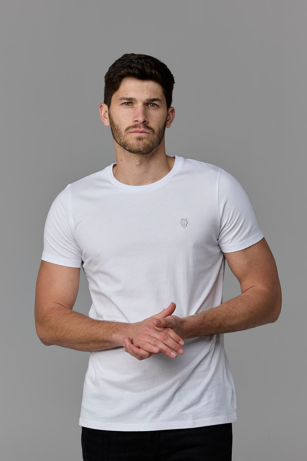 Man in white tee, SOW ECOM 507