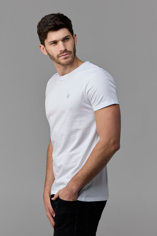 Man in white t-shirt - SOW ECOM WEB 543