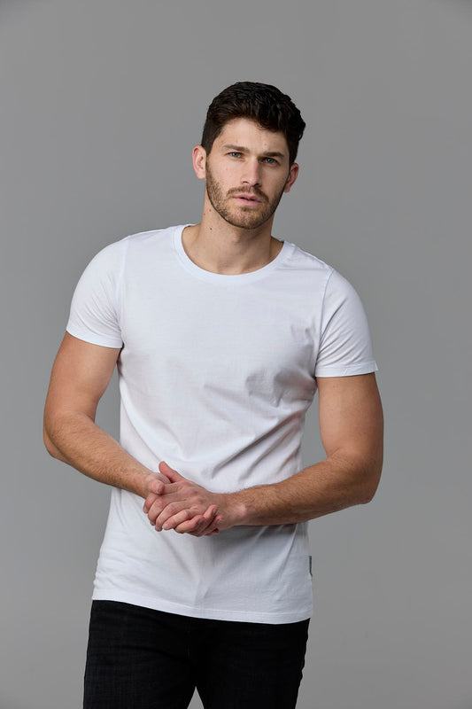 SOW ECOM - Man in white t-shirt